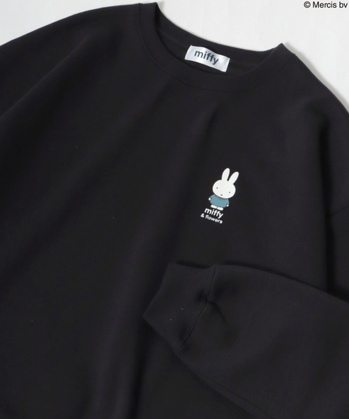 Miffy（ ミッフィー）の「Miffy/ミッフィー オーバーサイズ バックプリント スウェット レディース メンズ トレーナー トップス（スウェット・レディース・ホワイト/ホワイト系その他/ベージュ系その他/ホワイト系その他3/ベージュ系その他2/グレイッシュベージュ/ブラック系その他2/ブラック系その他/ホワイト系その他2/ブラック系その他3・M/L）」の18枚目の写真