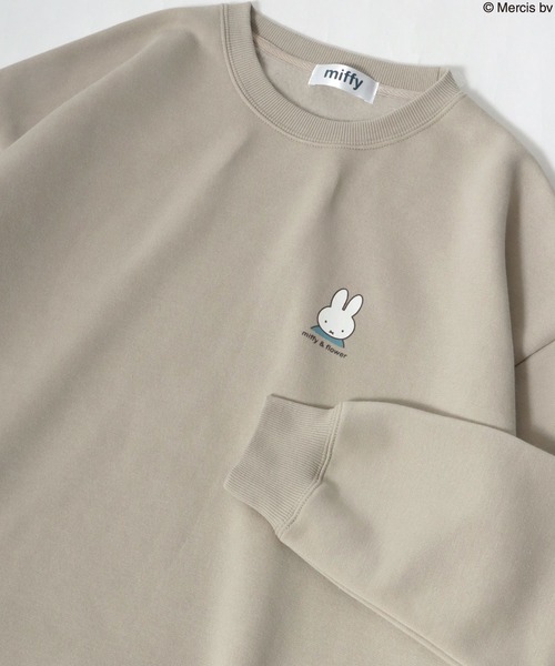 Miffy（ ミッフィー）の「Miffy/ミッフィー オーバーサイズ バックプリント スウェット レディース メンズ トレーナー トップス（スウェット・レディース・ホワイト/ホワイト系その他/ベージュ系その他/ホワイト系その他3/ベージュ系その他2/グレイッシュベージュ/ブラック系その他2/ブラック系その他/ホワイト系その他2/ブラック系その他3・M/L）」の20枚目の写真