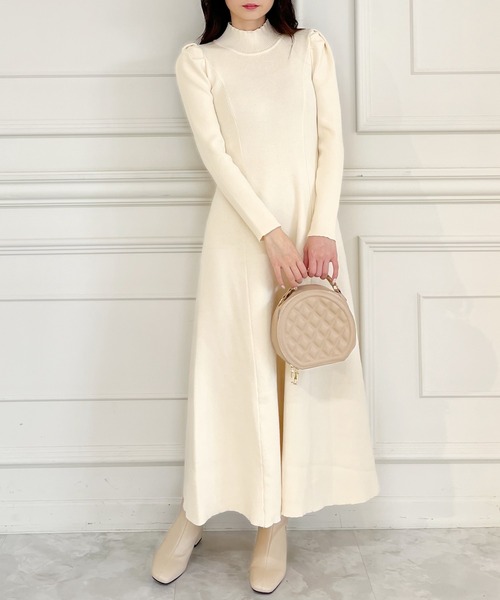 MIIA（ミーア）の「ニットロングフレアワンピース（ワンピース・レディース・ブラック/オフホワイト/グレー・FREE）」の11枚目の写真