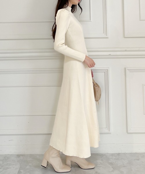 MIIA（ミーア）の「ニットロングフレアワンピース（ワンピース・レディース・ブラック/オフホワイト/グレー・FREE）」の12枚目の写真