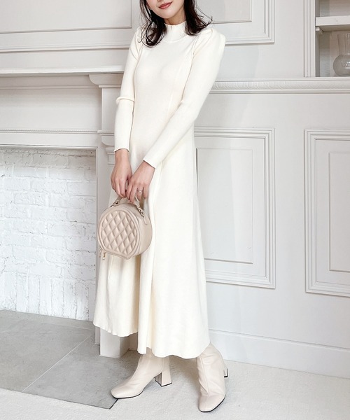 MIIA（ミーア）の「ニットロングフレアワンピース（ワンピース・レディース・ブラック/オフホワイト/グレー・FREE）」の17枚目の写真