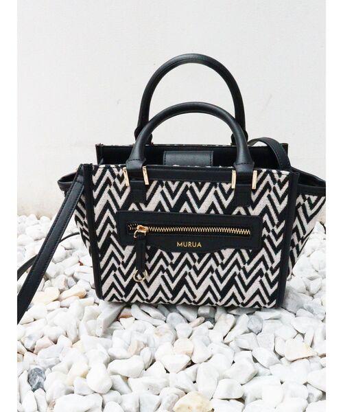 MURUA（ムルーア）の「パイピングロゴバッグ（ショルダーバッグ・レディース・ブラック/その他1・FREE）」の2枚目の写真