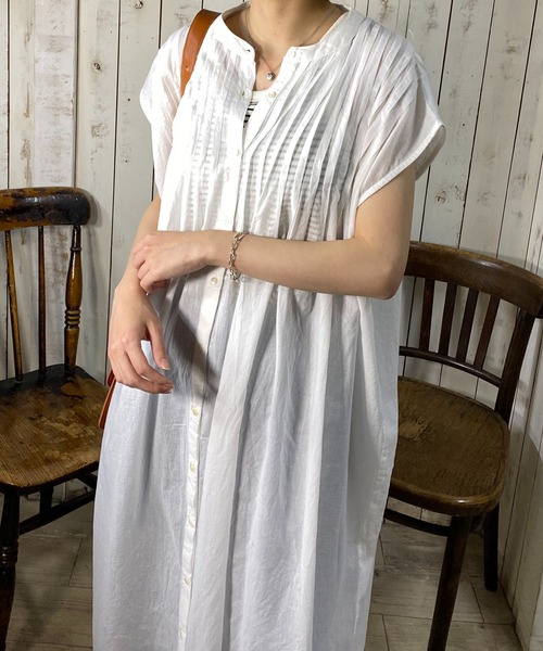 NANEA(ナネア)の「フレンチスリーブピンタックワンピース(ワンピース・レディース・サンドベージュ/ホワイト/カーキ・ONE SIZE)」の2枚目の写真