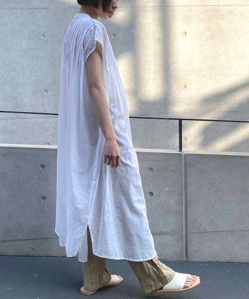 NANEA(ナネア)の「フレンチスリーブピンタックワンピース(ワンピース・レディース・サンドベージュ/ホワイト/カーキ・ONE SIZE)」の4枚目の写真