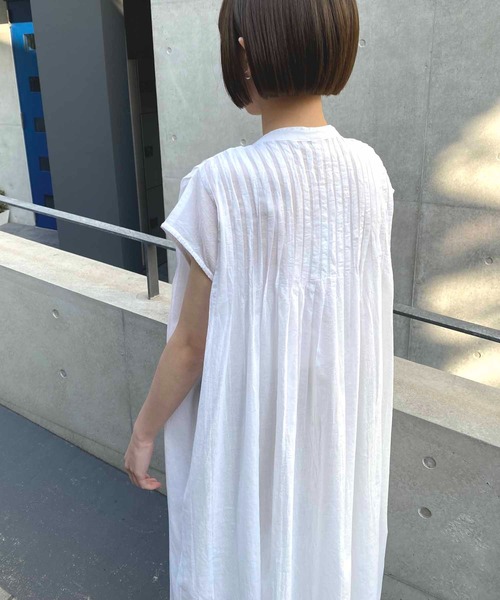 NANEA(ナネア)の「フレンチスリーブピンタックワンピース(ワンピース・レディース・サンドベージュ/ホワイト/カーキ・ONE SIZE)」の15枚目の写真