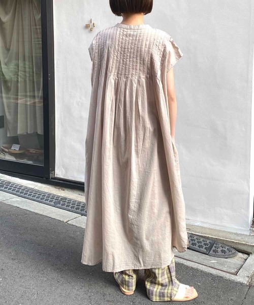 NANEA(ナネア)の「フレンチスリーブピンタックワンピース(ワンピース・レディース・サンドベージュ/ホワイト/カーキ・ONE SIZE)」の16枚目の写真