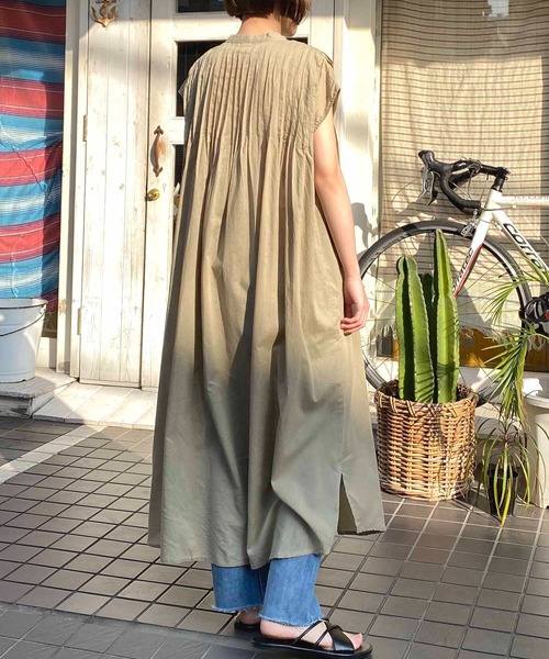 NANEA(ナネア)の「フレンチスリーブピンタックワンピース(ワンピース・レディース・サンドベージュ/ホワイト/カーキ・ONE SIZE)」の10枚目の写真