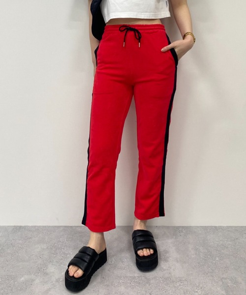 FOREVER 21（フォーエバー トゥエンティーワン）の「パイルサイドラインジャージパンツ（その他パンツ・レディース・ブルー/ブラック/イエロー/レッド/ピンク・FREE）」の5枚目の写真