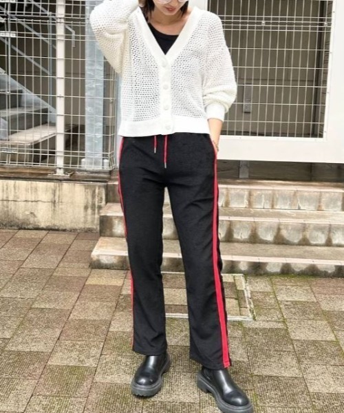 FOREVER 21（フォーエバー トゥエンティーワン）の「パイルサイドラインジャージパンツ（その他パンツ・レディース・ブルー/ブラック/イエロー/レッド/ピンク・FREE）」の6枚目の写真