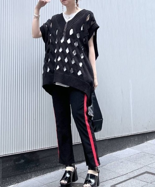 FOREVER 21（フォーエバー トゥエンティーワン）の「パイルサイドラインジャージパンツ（その他パンツ・レディース・ブルー/ブラック/イエロー/レッド/ピンク・FREE）」の7枚目の写真