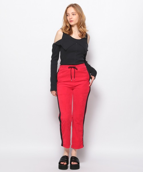 FOREVER 21（フォーエバー トゥエンティーワン）の「パイルサイドラインジャージパンツ（その他パンツ・レディース・ブルー/ブラック/イエロー/レッド/ピンク・FREE）」の21枚目の写真