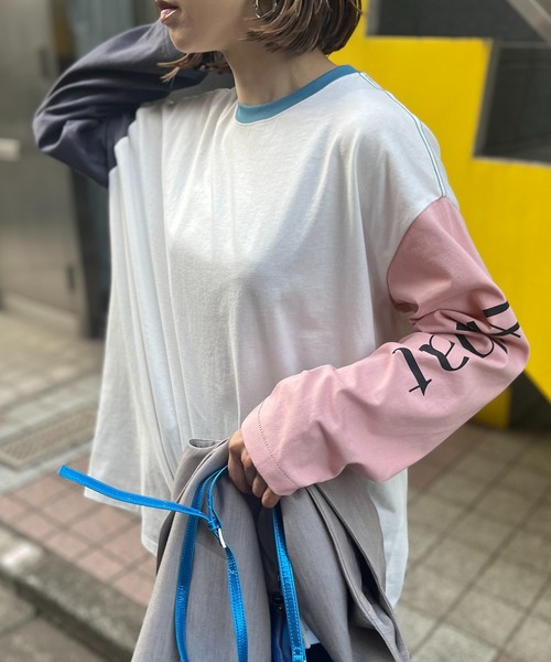 mi via loca（ミヴィアロカ）の「袖配色ロゴプリントロングスリーブTシャツ（Tシャツ/カットソー・レディース・ホワイト×ブルー/ホワイト×グレー・FREE）」の13枚目の写真