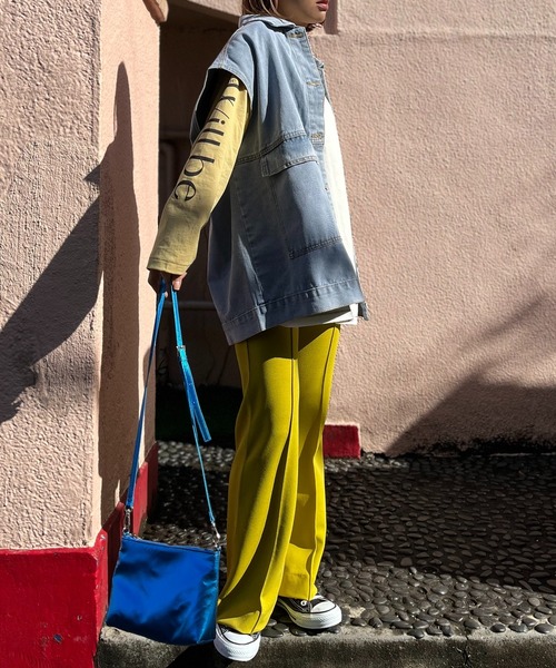 mi via loca（ミヴィアロカ）の「袖配色ロゴプリントロングスリーブTシャツ（Tシャツ/カットソー・レディース・ホワイト×ブルー/ホワイト×グレー・FREE）」の6枚目の写真