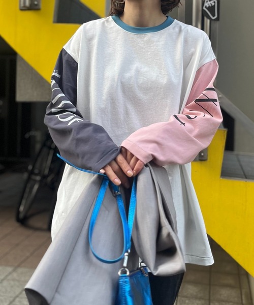 mi via loca（ミヴィアロカ）の「袖配色ロゴプリントロングスリーブTシャツ（Tシャツ/カットソー・レディース・ホワイト×ブルー/ホワイト×グレー・FREE）」の10枚目の写真