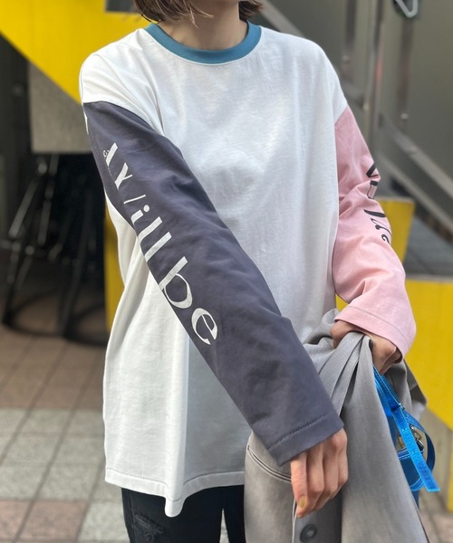 mi via loca（ミヴィアロカ）の「袖配色ロゴプリントロングスリーブTシャツ（Tシャツ/カットソー・レディース・ホワイト×ブルー/ホワイト×グレー・FREE）」の11枚目の写真