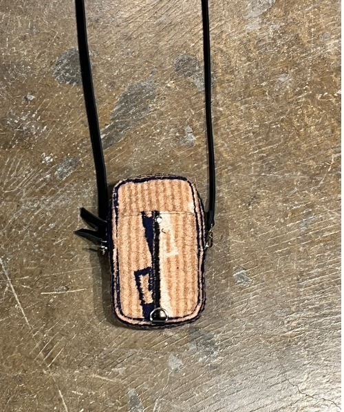 SEVESKIG（セヴシグ）の「SEVESKIG/セブシグ/Sholder pouch ver, imabari HOPI（ショルダーバッグ・メンズ・ブラック/ベージュ・FREE）」の2枚目の写真