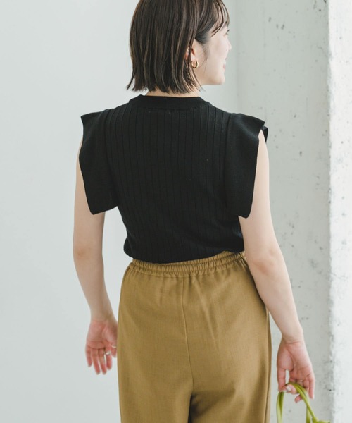 ITEMS URBANRESEARCH(アイテムズ アーバンリサーチ)の「ショルダータックリブニット(ニット/セーター・レディース・ブラック/ベージュ/ライトカーキ・FREE)」の7枚目の写真