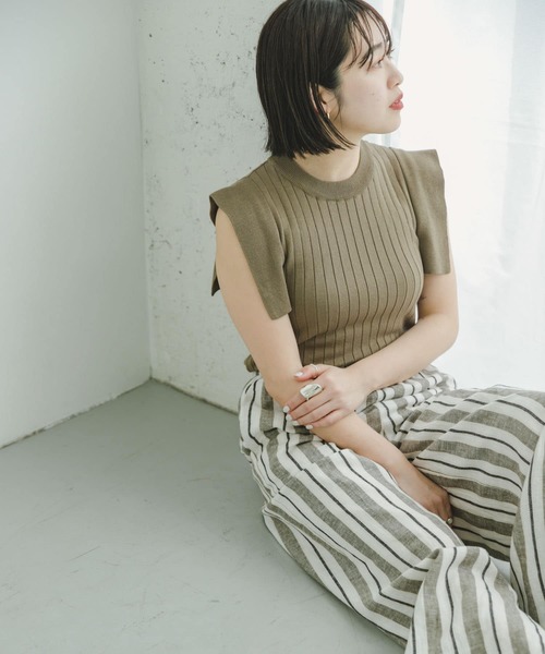 ITEMS URBANRESEARCH(アイテムズ アーバンリサーチ)の「ショルダータックリブニット(ニット/セーター・レディース・ブラック/ベージュ/ライトカーキ・FREE)」の11枚目の写真
