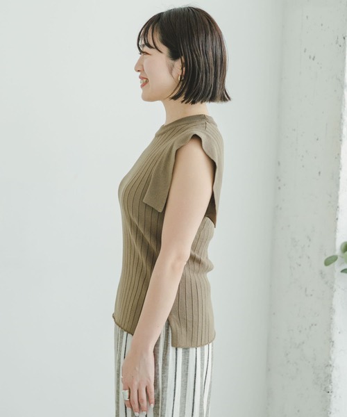 ITEMS URBANRESEARCH(アイテムズ アーバンリサーチ)の「ショルダータックリブニット(ニット/セーター・レディース・ブラック/ベージュ/ライトカーキ・FREE)」の18枚目の写真