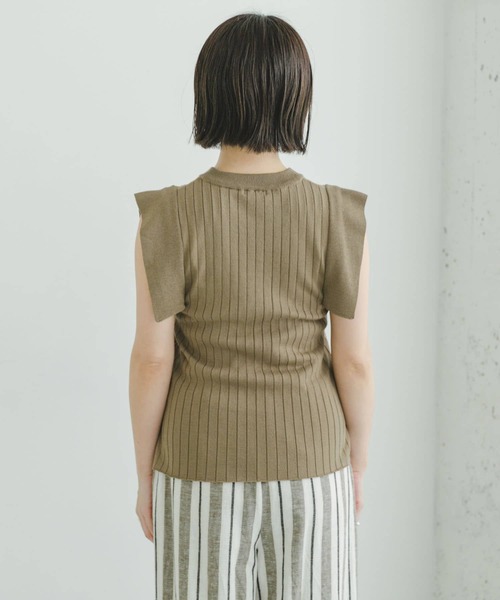 ITEMS URBANRESEARCH(アイテムズ アーバンリサーチ)の「ショルダータックリブニット(ニット/セーター・レディース・ブラック/ベージュ/ライトカーキ・FREE)」の19枚目の写真