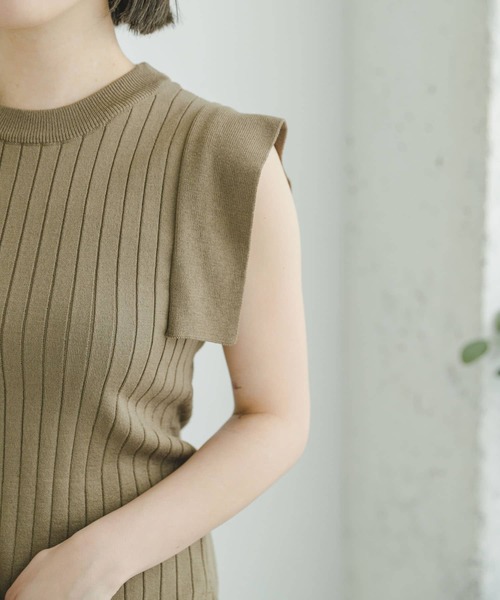 ITEMS URBANRESEARCH(アイテムズ アーバンリサーチ)の「ショルダータックリブニット(ニット/セーター・レディース・ブラック/ベージュ/ライトカーキ・FREE)」の21枚目の写真