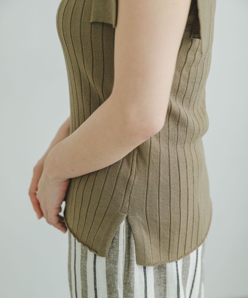 ITEMS URBANRESEARCH(アイテムズ アーバンリサーチ)の「ショルダータックリブニット(ニット/セーター・レディース・ブラック/ベージュ/ライトカーキ・FREE)」の22枚目の写真