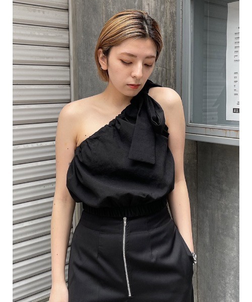 ENVYM（アンビー）の「ワンショルリボントップス（Tシャツ/カットソー・レディース・ブラック/ホワイト・FREE）」の5枚目の写真