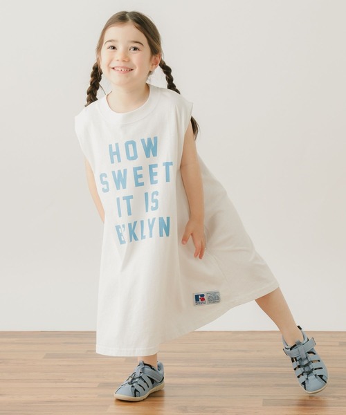 Russell Athletic(ラッセルアスレティック)の「【RUSSELL ATHLETIC (ラッセルアスレティック)】別注ワンピース(KIDS)(ワンピース・キッズ・オフホワイト/グリーン/チャコール・110cm/140cm/130cm/120cm)」の2枚目の写真