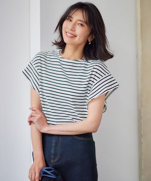 ANY(エニィ)の「【接触冷感/UVケア/シワになりにくい】フレアスリーブ TブラウスII(Tシャツ/カットソー・レディース・ブラウン系/レッド系/ダークブラウン系/アイボリー系1/ダークグリーン系/ブラック系・3/2)」の4枚目の写真
