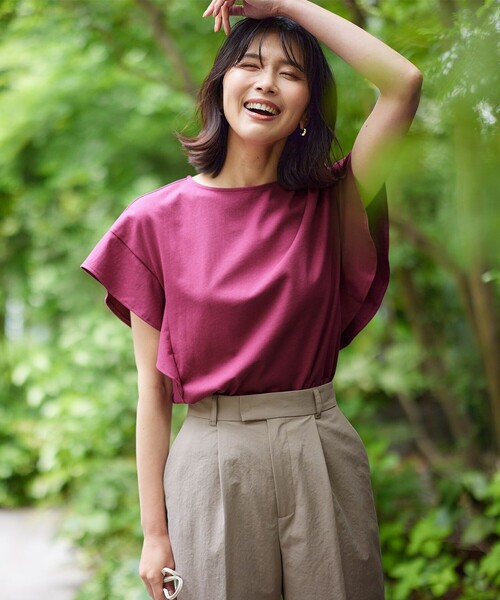 ANY(エニィ)の「【接触冷感/UVケア/シワになりにくい】フレアスリーブ TブラウスII(Tシャツ/カットソー・レディース・ブラウン系/レッド系/ダークブラウン系/アイボリー系1/ダークグリーン系/ブラック系・3/2)」の6枚目の写真