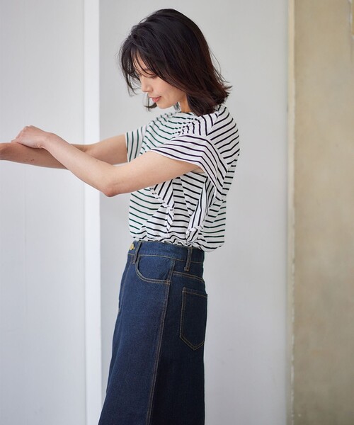 ANY(エニィ)の「【接触冷感/UVケア/シワになりにくい】フレアスリーブ TブラウスII(Tシャツ/カットソー・レディース・ブラウン系/レッド系/ダークブラウン系/アイボリー系1/ダークグリーン系/ブラック系・3/2)」の13枚目の写真