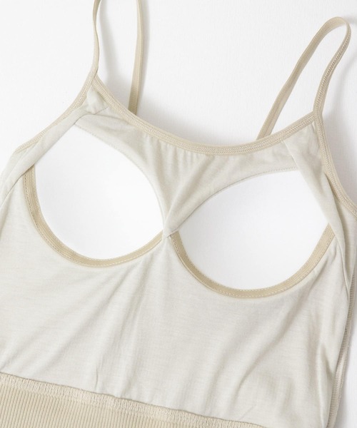 KBF(ケイビーエフ)の「ヘムカーブブラトップ(キャミソール・レディース・ブラック/ベージュ/アイボリー・ONE)」の19枚目の写真