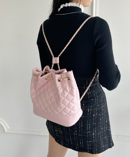 Loueme(ルエム)の「キルティングチェーン巾着リュック(バックパック/リュック・レディース・ピンク/ホワイト/ブラック/シルバー・FREE)」の9枚目の写真