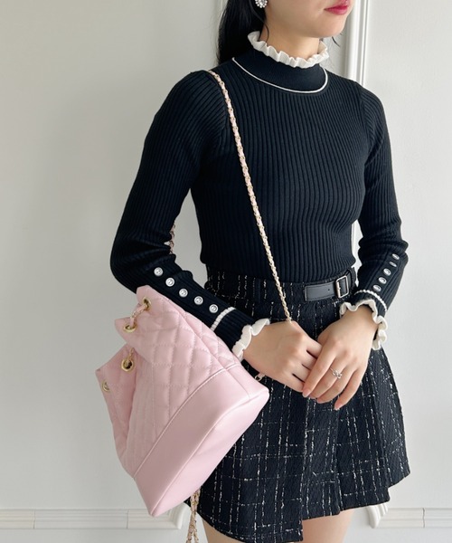 Loueme(ルエム)の「キルティングチェーン巾着リュック(バックパック/リュック・レディース・ピンク/ホワイト/ブラック/シルバー・FREE)」の6枚目の写真