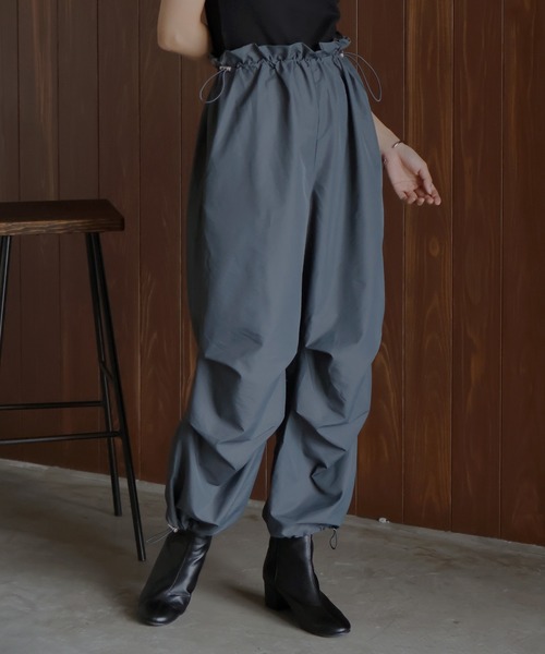 hellam（へラム）の「ナイロン パラシュートパンツ（カーゴパンツ