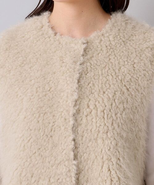 Torrazzo Donna(トラッゾドンナ)の「◆【TORRAZZO DONNA】ボア×フェイクスエード リバーシブルベスト(ベスト・レディース・ベージュ・02)」の6枚目の写真