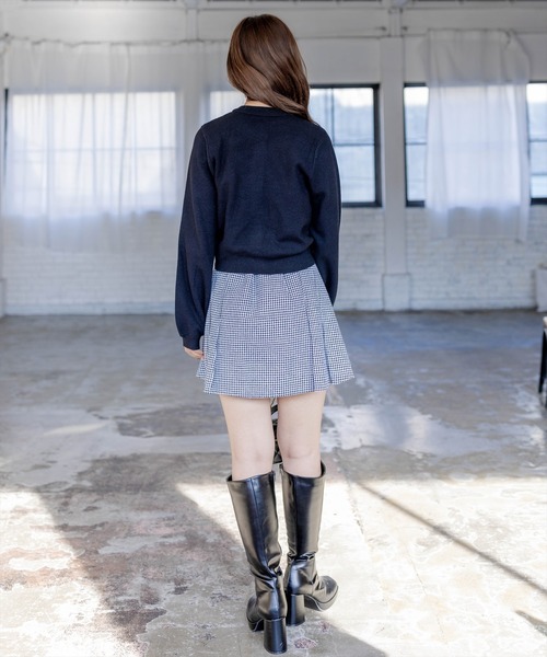 clear（クリア）の「ビジューボタンハイゲージニットカーディガン（ニット/セーター・レディース・ブラック/アイボリー/ピンクベージュ・F）」の14枚目の写真