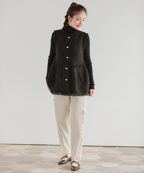 Fit more(フィットモア)の「サイドフリルテーパードパンツ【ZOZO先行発売】(スラックス・レディース・ベージュ/ブラック/ネイビー・M/S/PS)」の11枚目の写真