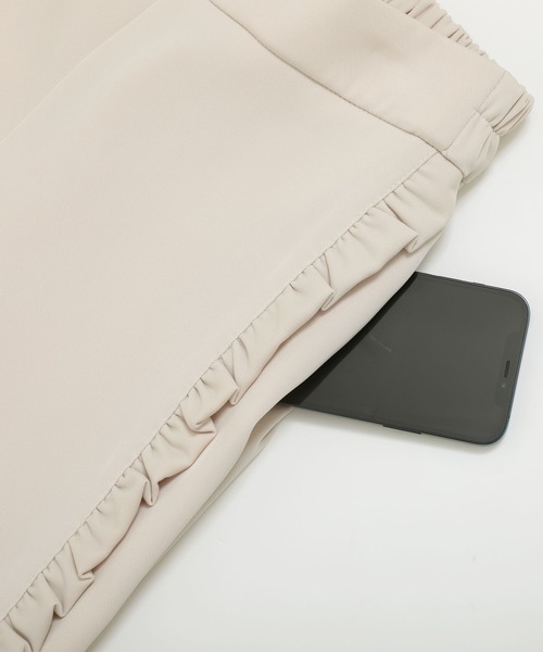 Fit more(フィットモア)の「サイドフリルテーパードパンツ【ZOZO先行発売】(スラックス・レディース・ベージュ/ブラック/ネイビー・M/S/PS)」の17枚目の写真