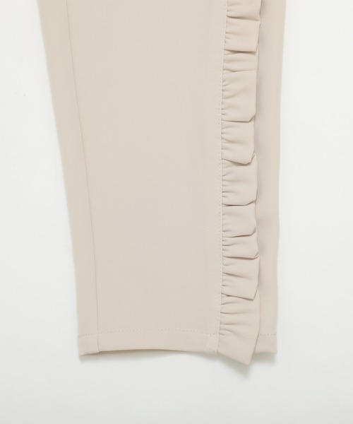 Fit more(フィットモア)の「サイドフリルテーパードパンツ【ZOZO先行発売】(スラックス・レディース・ベージュ/ブラック/ネイビー・M/S/PS)」の18枚目の写真