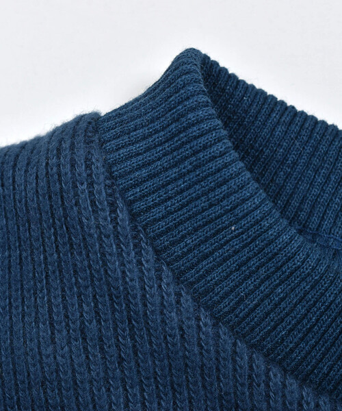 BeBe（ベベ）の「ロゴ刺しゅうトレーナー(90~150cm)（スウェット・キッズ・ネイビー/グレー・130cm/120cm/110cm/100cm/140cm/90cm/150cm）」の12枚目の写真