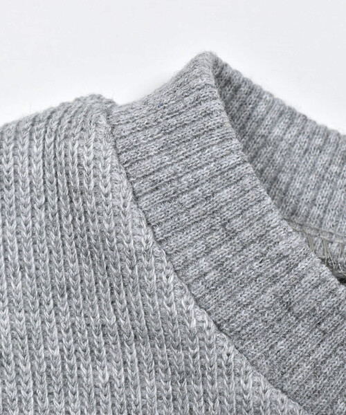 BeBe（ベベ）の「ロゴ刺しゅうトレーナー(90~150cm)（スウェット・キッズ・ネイビー/グレー・130cm/120cm/110cm/100cm/140cm/90cm/150cm）」の18枚目の写真