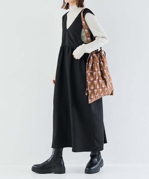 Crisp（クリスプ）の「Vネックジャンパースカート（ジャンパースカート・レディース・ブラック/オリーブ・FREE）」の2枚目の写真