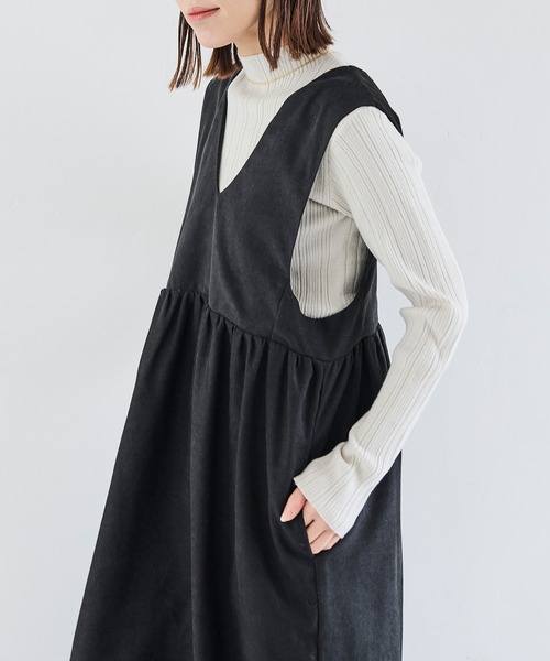 Crisp（クリスプ）の「Vネックジャンパースカート（ジャンパースカート・レディース・ブラック/オリーブ・FREE）」の8枚目の写真