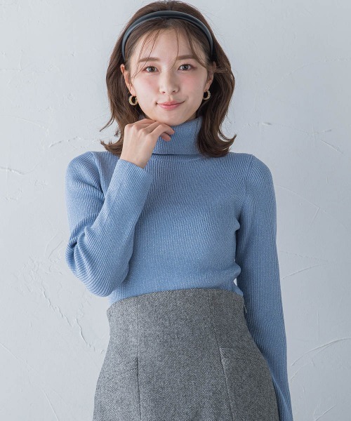 QUEENS COURT(クイーンズコート)の「ラメタートルリブニット≪手洗い可能≫(ニット/セーター・レディース・ブルー/イエロー/グレー/ブラック/ホワイト/ピンク・M)」の4枚目の写真