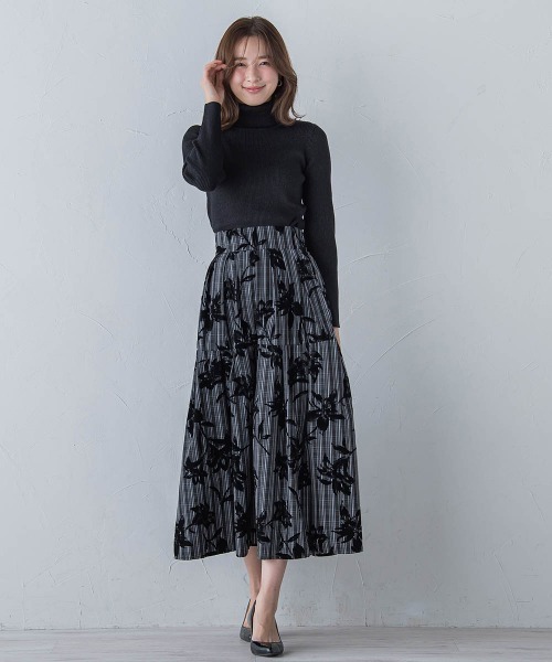 QUEENS COURT(クイーンズコート)の「ラメタートルリブニット≪手洗い可能≫(ニット/セーター・レディース・ブルー/イエロー/グレー/ブラック/ホワイト/ピンク・M)」の22枚目の写真