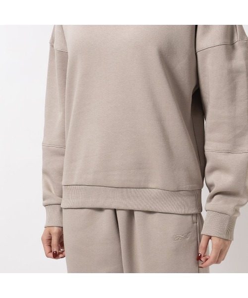 Reebok(リーボック)の「ラックス オーバーサイズ クルーネック / LUX OVERSIZED CREW(スウェット・レディース・オフホワイト/ベージュ/ブラック・LARGE/MEDIUM/SMALL/XX-LARGE/X-LARGE/X-SMALL)」の9枚目の写真