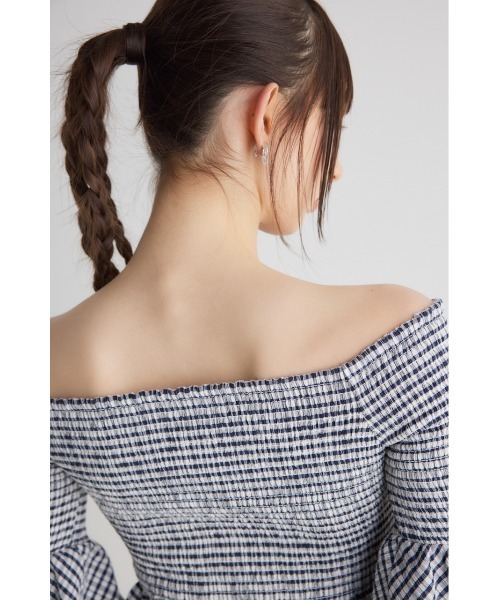 rienda(リエンダ)の「シャーリングオフショルクロップドトップス 長袖 春服(Tシャツ/カットソー・レディース・ホワイト/ミント/ネイビー/ブラック・FREE)」の12枚目の写真