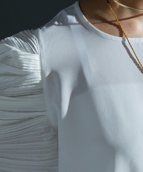 GEVS.（ジェイヴィス）の「＜大きいサイズ＞ ボリュームパフスリーブブラウス GEVS.（シャツ/ブラウス・レディース・ブラック/オフホワイト・LL/L/5L/4L/3L）」の21枚目の写真