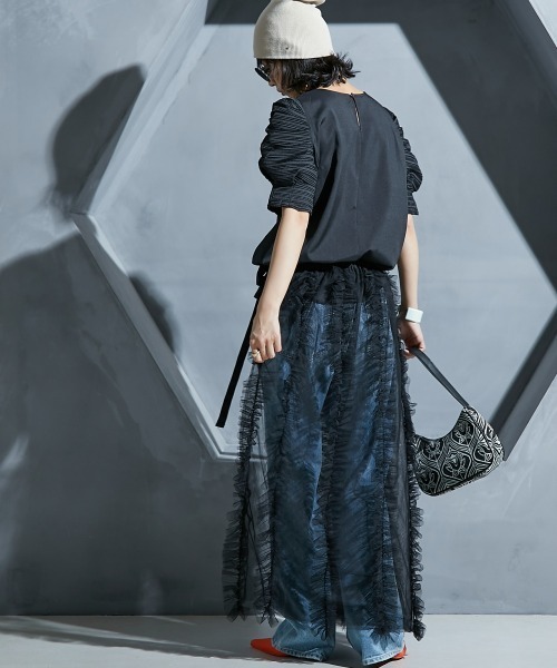 GEVS.（ジェイヴィス）の「＜大きいサイズ＞ ボリュームパフスリーブブラウス GEVS.（シャツ/ブラウス・レディース・ブラック/オフホワイト・LL/L/5L/4L/3L）」の7枚目の写真